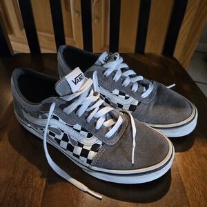 Vans Ward "Flame Check" sneakers in a Pewter/White colorway size 6